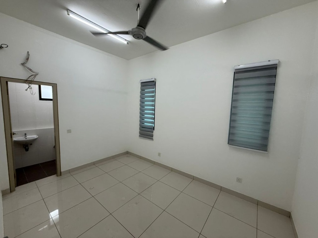 Double Storey Semi-D Bandar Rimbayu For Sale - Image 3